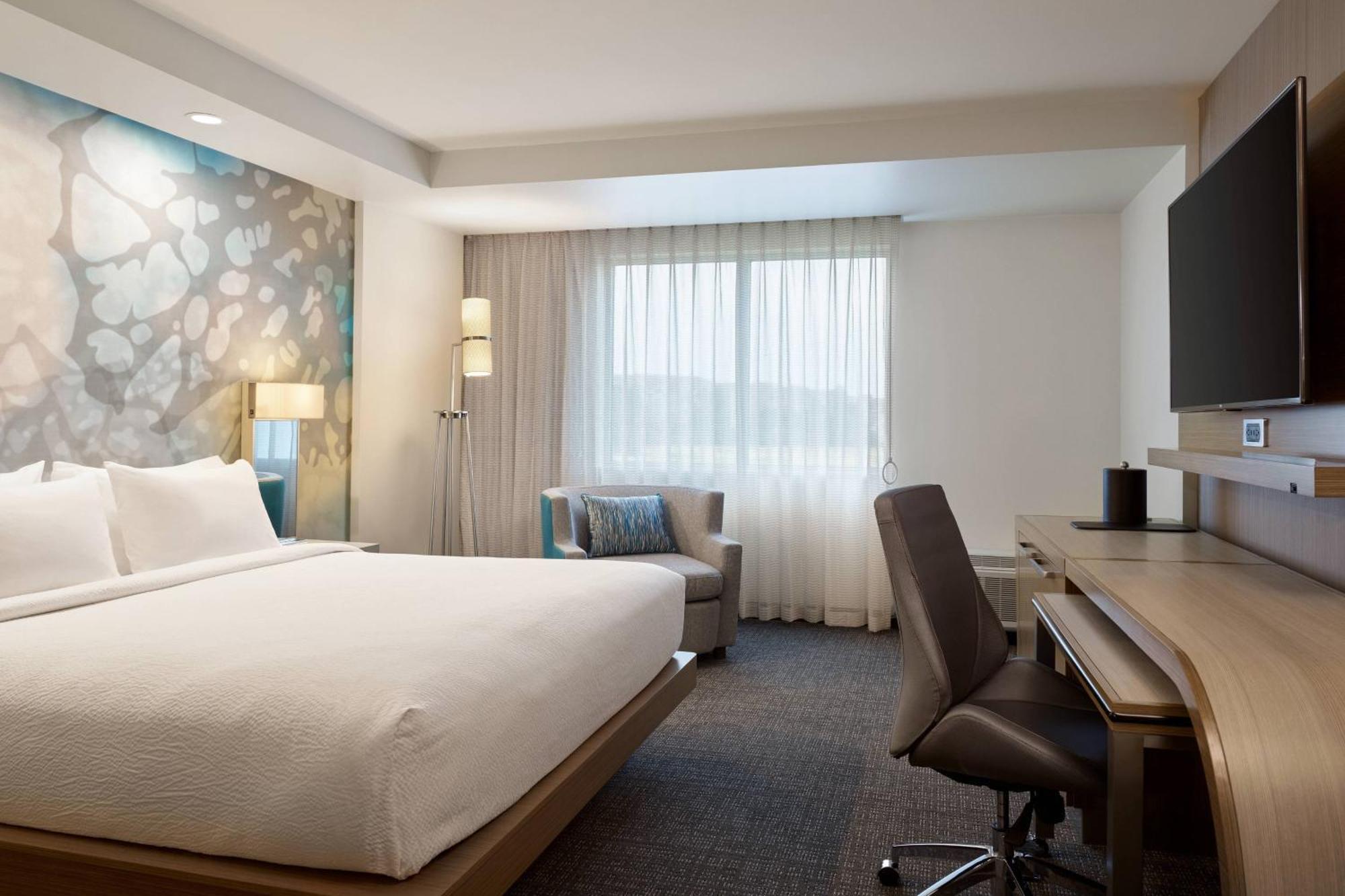 Courtyard Denver 3*